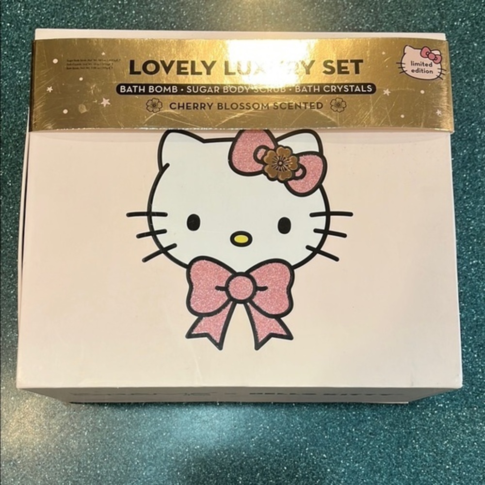 The Creme Shop X Hello Kitty Lovely Luxury Set Limited Edition Bath Bomb Scrub